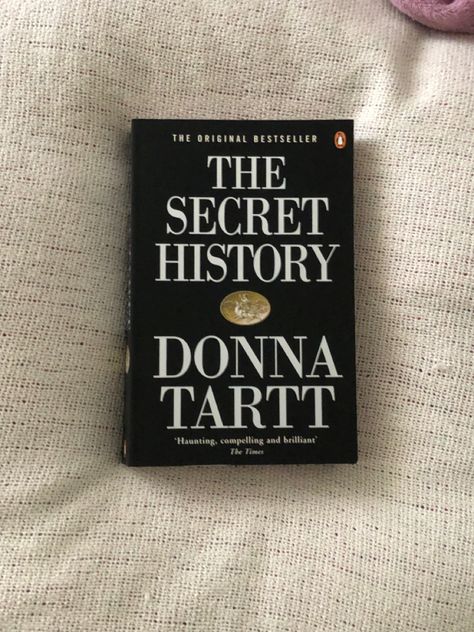 Study Academia, History Book Cover, The Secret History Aesthetic, Thought Daughter, Smink Inspiration, Donna Tartt, Unread Books, Book Wishlist, Inspirational Books To Read