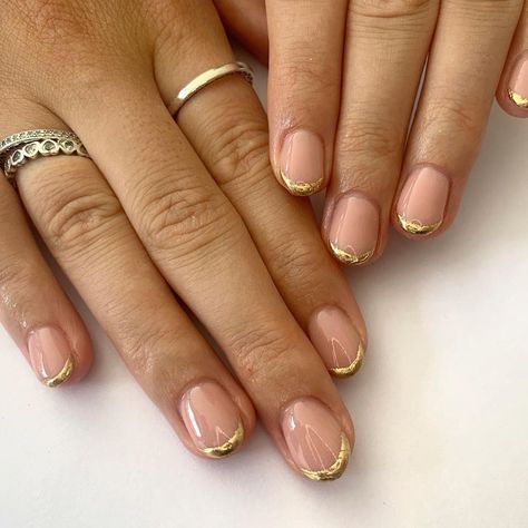 Gold French Tips Short, Gold Tip Nails Short, Gold Line French Tip, Golden Tips Nails, Gold French Tip Short Nails, Short Nail Gold Designs, Gold French Tip Nails Short, Gold Biab Nails, Gel X Inspo Nails