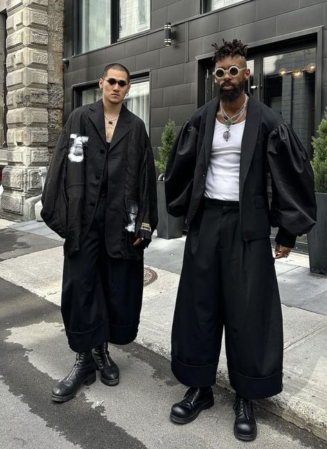 Yakuza Style Fashion Men, Black Japanese Street Fashion, Black Japanese Outfit, Modern Monk Fashion, Alternative Mens Fashion Punk, Japanese 70s Fashion, Japanese Gangster Fashion, Japan Street Style 90s, Berlin Street Style Underground