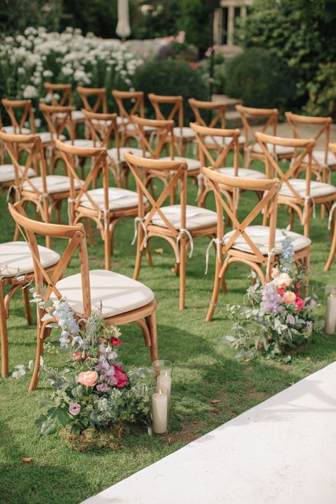 Wedding Decorations Aisle Outdoor, Fall Outdoor Wedding Ceremony Aisle, Wedding Aisle Flowers Benches, Rustic Wedding Aisle Flowers, Wedding Aisle Set Up, Wedding Flowers Chairs, Wedding Ceremony Outside Decor, Elegant Wedding Ceremony Outdoor, Floor Meadow Wedding