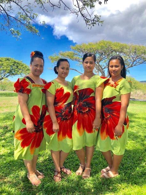 Chuukese mumu Samoan Dress, Sewing Corner, Island Style Clothing, African Bridesmaid Dresses, Hawaiian Fashion, Island Wear, Island Dress, Muumuu Dress, Island Fashion