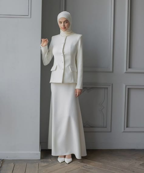 Baju Kahwin, Fashion Model Photography, Modest Dresses Casual, White Suit, Muslim Fashion Hijab, Modesty Fashion, Hijabi Outfits Casual, Muslim Outfits, Muslimah Fashion Outfits