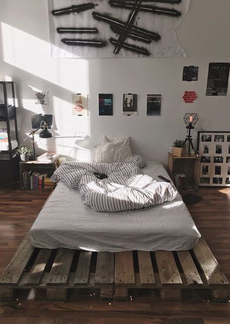 20 Masculine Bedroom Ideas To Bring Your Style Male Living Space, Zen Bedroom, Mens Bedroom, Man Room, 아파트 인테리어, Wooden Pallets, Minimalist Bedroom, My New Room, Bedroom Inspo