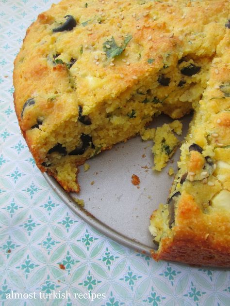 Corn Flour Bread, Cornbread Corn, Cornmeal Bread, Turkish Recipe, Cornmeal Recipes, Corn Meal, Savoury Pies, Flour Bread, Corn Cakes