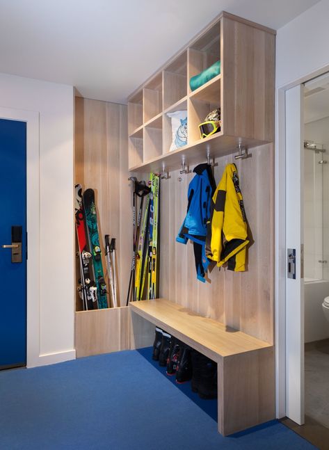 11 Ways to Create a Modern Mudroom in Your Home - Dwell Ski Mudroom Ideas, Ski Mudroom, Ski Mud Room, Modern Mudroom, Ski House Decor, Ski Locker, Ski Room, Gear Room, Ski Condo