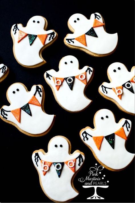 Decorated Ghost Cookies With Fondant Halloween Glamour, Cookies With Fondant, Halloween Sugar Cookies Decorated, Biscuits Halloween, Galletas Halloween, Postres Halloween, Dessert Halloween, Halloween Cookie Recipes, Cookies Cupcake