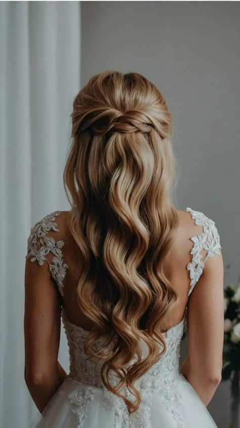 Bridal Hairstyles For Layered Hair, Chic Wedding Ideas Elegant, Wedding Hairstyles For Mermaid Dress, Off The Shoulder Bridal Hair, Bridesmaid Wedding Hair Down, Wedding Half Up Hair With Veil, Veils Bridal Half Up Half Down, Hairstyle Half Updo, Elegant Wedding Dress Veil