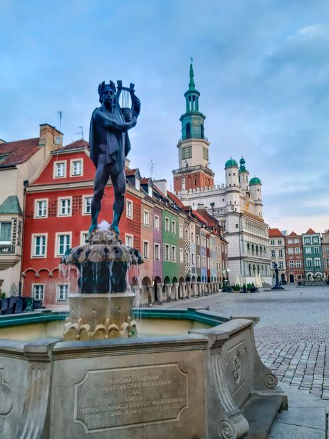 Poznan Poland Aesthetic, Poland Pictures, Medieval Town Square, Poland Poznan, Poland Summer, Poznan Poland, World Landmarks, Europe Bucket List, Culture Day