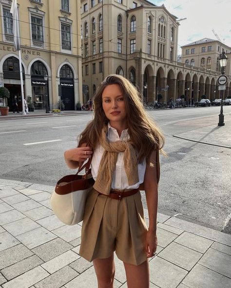 Livia Auer on Instagram: "Back in Munich, back to beige ✨ @zalando Werbung" Soft Feminine Outfits, Dinner Outfit Casual, Old Money Outfits, Latina Outfits, Dream Summer, Downtown Outfits, Nashville Outfits, Preppy Chic, Corporate Outfits