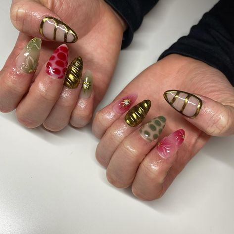 Green red and gold freestyle set. How cute are the lil 3d flowers 😘 . . . . . . . #bristolnails #bristolnailart #bristolgelx #nailart #3dnailart #chromenails #3dflowernails #nailinspo #greenandrednails #magpiebeauty Green And Red Nail Designs, Red And Green Nails Acrylic, Red Short Nails Design, Green Red Nails, Red Nail Designs Short, Green And Red Nails, Red Green Nails, Red And Green Nails, 2025 Nails