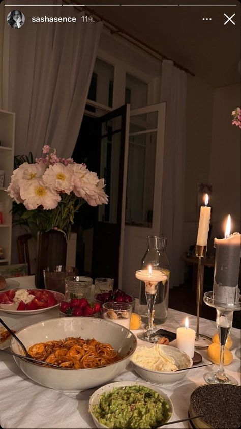 Birthday Dinner For Girlfriend, Date Night Dinner Table Setting, Steak Table Setting, Romantic Dinner At Home Aesthetic, Dinner Date Table Set Up, Private Date Aesthetic, Dinner Aesthetic Romantic Night, Date Aesthetic Dinner, Date Night Table Setting At Home