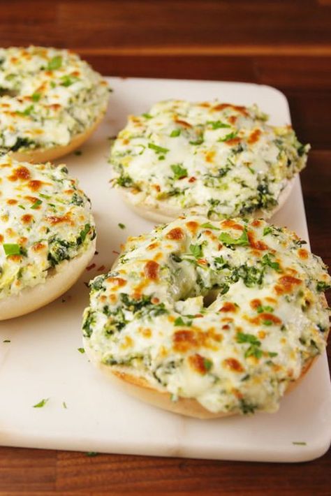 Bagel Toppings, Cheesy Spinach, Best Bagels, Diner Recept, Sweet Food, Spinach Artichoke, Quesadillas, Bagels, Appetizer Snacks