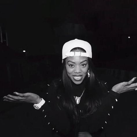 Lady Leshurr - Famous Rapper & Singer | UK Lady Leshurr, Famous Rappers, Famous Djs, Uk Garage, Urban Hip Hop, Music Project, Famous Musicians, Over The Edge, Event Stand