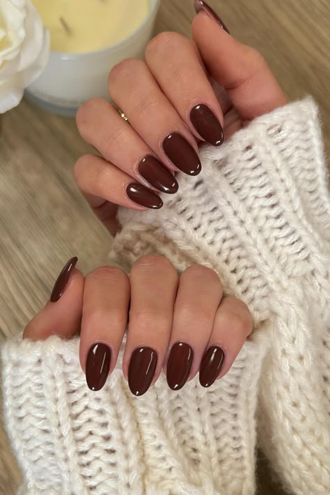 Chocolate Colour Nails, Brown Maroon Nails, Fall Nails Tan Skin, Coffe Nail Ideas, Chocolate Brown Nails Acrylic, Espresso Martini Nails, Nails Fall 2024, Chocolate Mani, Dark Chocolate Nails