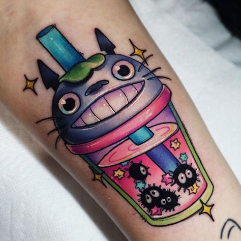 Enamored Arts on Instagram: “Totoro Boba Tea done by @artbyamberolsen! Happy birthday to Hayao Miyazaki yesterday! #totorotattoo #Miyazaki #enamoredarts” Boba Tea Tattoo Design, Matching Boba Tattoos, Boba Tea Tattoo, Ponyo Jar Tattoo, Bubble Tea Tattoo, Boba Tattoo, Boba Tea Art, Totoro Umbrella Tattoo, Blue Boba Earrings