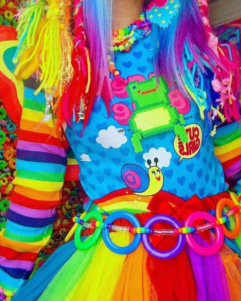 Decora Fashion Outfits, Rainbowcore Fashion, Cybr Grl, Harajuku Decora Kei, Decora Kei Fashion, Decora Outfits, Clowncore Outfit, Kid Core Outfits, Decora Aesthetic