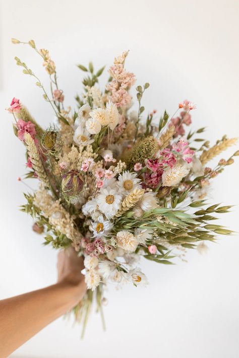 Flower Bouquet Spring, Grass Wedding Bouquet, Bouquet Champetre, Spring Meadow, Grass Wedding, Boquette Flowers, Pink Vase, Nothing But Flowers, Wildflower Bouquet