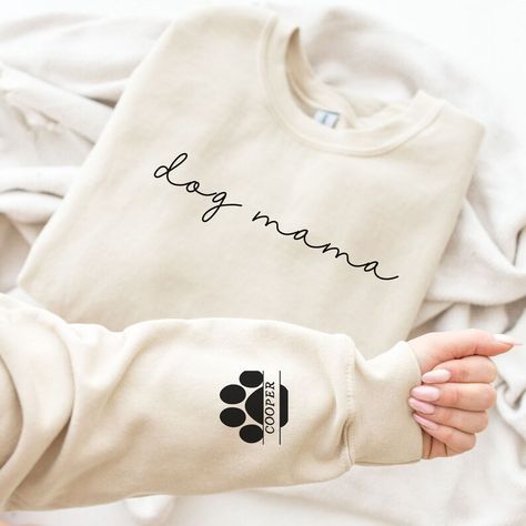 Custom Dog Mama Sweatshirt With Pet Name on Sleevecustom - Etsy Turkey Dog Mama Sweatshirt, Dog Mama Svg, Dog Mom Sweater, Dog Accesories, Dog Mama Shirt, Dog Mom Sweatshirt, Cozy Dog, Design Sweatshirt, Pet Name