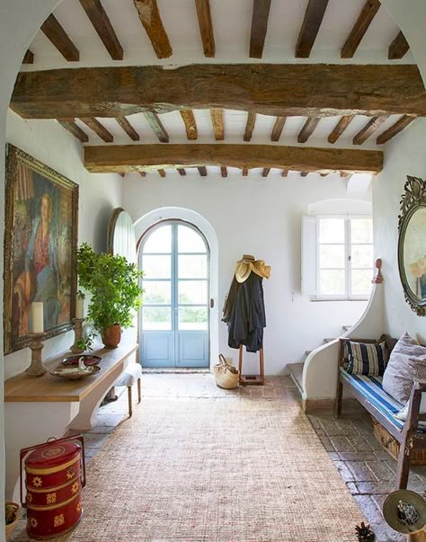 ITALIAN STYLE INTERIORS | 10 top ideas to steal from Italian homes Italian Style Interior, Italian Farmhouse Decor, Rustic Italian Decor, Rustic Italian Home, Italian Style Home, Interior Design Blogs, Italian Home Decor, Italian Farmhouse, Italian Country