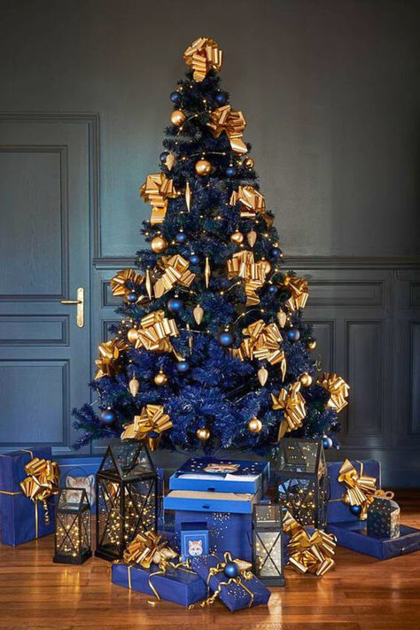 Black White And Gold Christmas Tree
#MonochromeMagic #GlamorousDecor #BlackWhiteGold #ChicChristmas #LuxuryDecor #TimelessElegance #GoldenTouches #HolidayInspiration #ClassyChristmas #ModernChristmas #HolidayHome #ChristmasMagic #Christmascoming #Holidays Blue Tree Christmas, Black White And Gold Christmas, Blue Christmas Tree Decorations, White And Gold Christmas, Luxury Christmas Decor, Christmas Tree Decorating Themes, Dark Christmas, Blue Christmas Tree, Elegant Christmas Trees