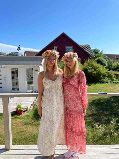 Swedish Midsummer Outfit, Swedish Midsommar Outfit, Spinnin Tour Outfit Ideas, Swedish Summer Outfits, Midsommar Dress, Summer Garden Party Outfit, Midsummer Outfit, Midsommar Outfit, Midsommar Party