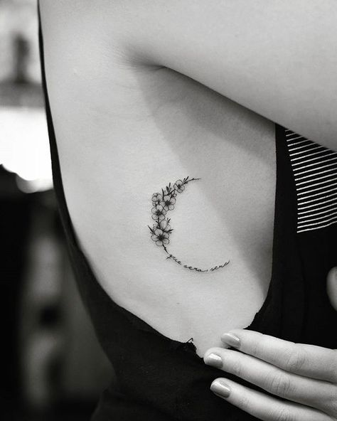 Cute Meaningful Tattoos, Rib Tattoos For Women, Moon Tattoos, Meaningful Tattoos For Women, Tattoos Unique, Side Tattoos, Best Sleeve Tattoos, Unique Women, Tattoo Feminina