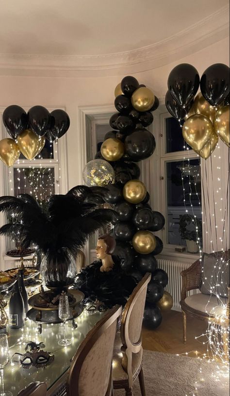 18th Masquerade Party, Luxury Party Aesthetic Decor, 21st Birthday Masquerade Theme, Masquerade Ball Themed Party, Fall Masquerade Party, Red Carpet Party Ideas Decoration Diy, Formal Ball Themes Ideas, Gold 18th Birthday Party Ideas, 18th Birthday Party Ideas Theme Black White Gold