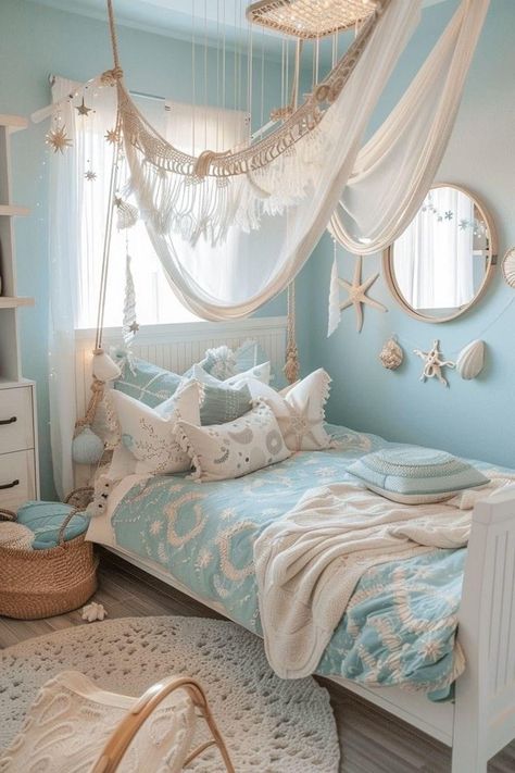 Ocean Inspired Bedroom, Beachy Boho Bedroom, Ocean Room Decor, Aesthetic Bedrooms, Beachy Room Decor, Beach Room Decor, Balkon Decor, Ocean Room, Enchanting Forest