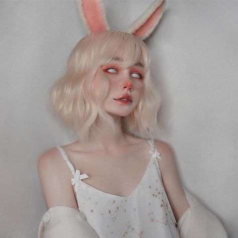 Halloweenský Makeup, Photographie Portrait Inspiration, Alternative Makeup, Aesthetic People, Fantasy Makeup, Cosplay Makeup, Bunny Ears, Grunge Hair, Creative Makeup