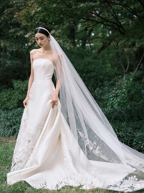 Modern Korean Wedding Dress, Wedding Dresses Asian Brides, Ulzzang Wedding Dress, Korean Wedding Dress Elegant, Korean Bride Dress, Korean Wedding Dress Simple, Korean Wedding Gown, Wedding Dresses Korean, Grace Kelly Wedding Dress