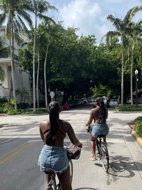 Vacation With Friends Aesthetic, Vacay With Bestie, Besties On Vacation, Black Friends Traveling, Bestie Vacation Aesthetic, Black Friends Travel Aesthetic, Friend Vacation, Vacation Mood, Best Friends Aesthetic