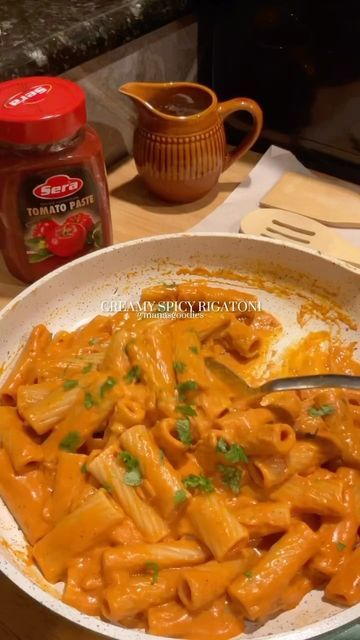 Foodcreators | Food posts😋 on Instagram: "Creamy rigatoni pasta recipe😋 Would you Eat or Pass? 🎥creator: @manasgoodies 👉Follow @foodcreators for daily food posts ❤️Like & Share with your friends Ingredients: -1 tbsp of butter - Half a yellow onion -2 cloves of garlic minced -1 tbsp tomato paste -1 cup heavy cream -1 tsp salt -1 tsp red pepper -2/3 cup cheese -1 box of rigatoni And cilantro to top Instructions: Melt your butter and sauté your onion and garlic. Then add your tomato paste Pasta Recipes Tomato Paste, Tomato Paste And Heavy Cream Pasta, Pasta Sauce Tomato Paste, Pasta With Pasta Sauce, Creamy Pasta Without Heavy Cream, Tomatoe Paste Pasta Sauce, Homage Pasta Sauce, Tomato Paste Pasta Recipes, Cook Ideas Easy