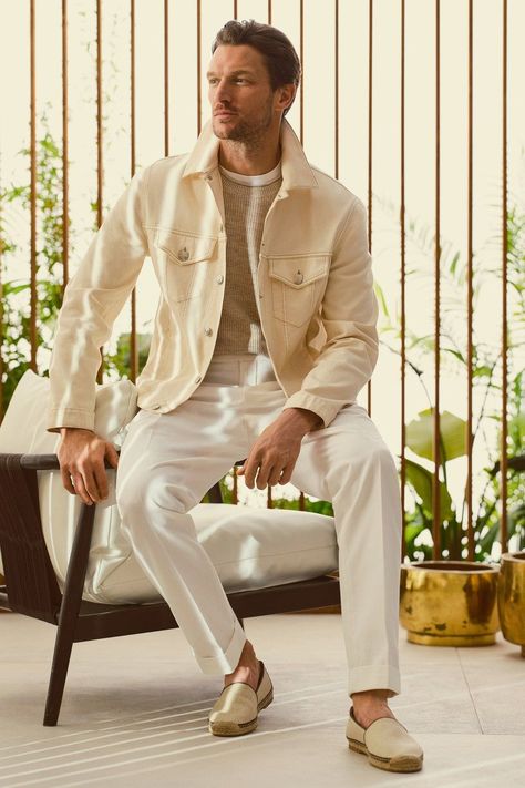 Pique Shirt, Brunello Cucinelli Men, Model Inspo, Celebrity Houses, Gentleman Style, Mens Accessories Fashion, Fashion Show Collection, Italian Style, Cool Suits