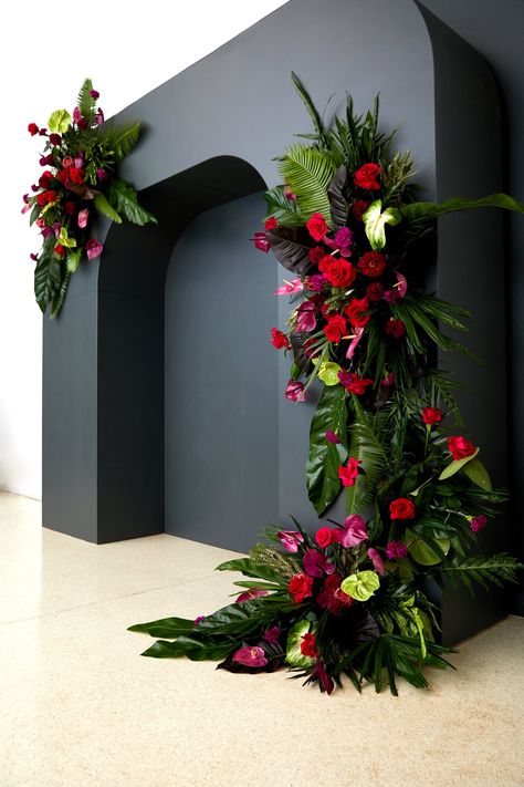 Creating a Floral Arch | Flower Arches for Events | B Floral Flower Arches, Floral Arches, Photo Moment, Decorative Nails, Decorative Wallpaper, Decorate Christmas, Wedding First Dance, Fiesta Tropical, Tree Decorating