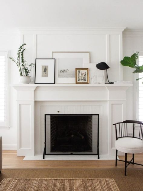 Modern Farmhouse Fireplace Mantel, Farmhouse Fireplace Mantel Decor, Simple Mantel Decor, Farmhouse Fireplace Mantels, Modern Farmhouse Fireplace, Mantel Styling, Design Camino, Fireplace Mantel Designs, Painted Brick Fireplaces