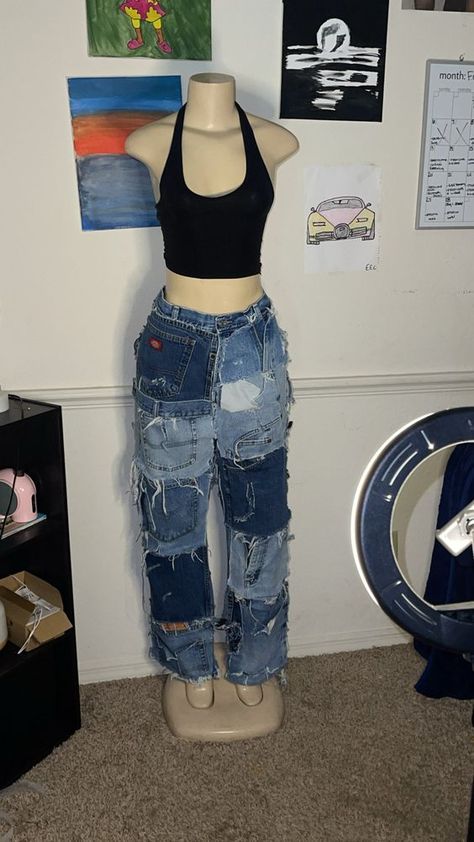 Custom Jeans Outfit, Blue Jean Top Outfits, Diy Jeans Refashion, Costume Jeans, Custom Clothes Ideas, Jean Custom, Patch Pocket Jeans, Jean Designs, Jean Diy