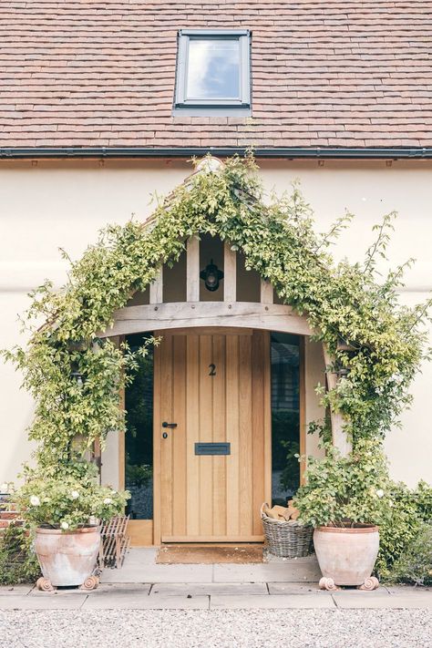 Brick House Exterior Makeover, Country Front Door, Oak Porch, Minwax Stain Colors, Cottage House Interior, Cottage Front Doors, Border Oak, Oak Front Door, Porch Kits