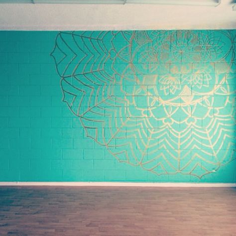 Amazing mandala in my yoga studio, my sisters are incredible! Studio Color Scheme, Relaxing Color Schemes, Studio Mural, Yoga Studio Design Ideas, Studio Design Ideas, 1million Dance Studio, Studio Pilates, Turquoise Walls, Yoga Studio Design