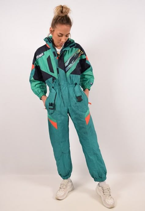 Vintage Apres Ski Style, 90s Ski Outfits, Vintage Ski Outfits For Women, 80s Ski Party Outfit, Green Ski Outfit, Vintage Ski Suit, Ski Bibs Womens Outfit, Ski Women Outfits, 80s Aspen Party Outfit