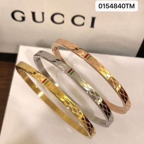 Gold bangle ideas Gucci Jewelry Bracelets, Engagement Rings For Her, Ysl Jewelry, Wedding Rings Diamond, Icon Jewelry, Rings Beautiful, Gucci Bracelet, Antique Gold Jewelry Indian, Bag Clothes