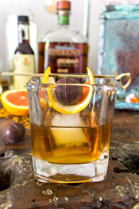 This chocolate orange old fashioned will become your favorite drink. Don't forget to serve it with a dark chocolate orange truffle. Chocolate Orange Cocktail Drinks, Brown Sugar Bourbon Cocktail, Orange Old Fashioned Cocktail, Old Fashioned Recipes Cocktail Bourbon, Old Forester Bourbon Cocktails, Bourbon Drinks Recipes, Orange Simple Syrup, Infused Liquors, Bourbon Cocktail Recipe