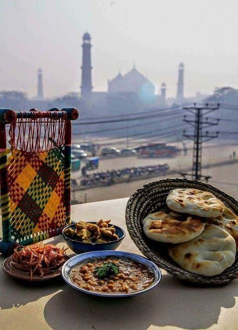 Typical Lahori breakfast.  " DAS KULCHAS & LON CHIRAYS '. Lahori Food, Pakistan Aesthetic, Pakistan Tourism, Pakistan Pictures, Pakistan Food, Pakistani Art, Pakistani Aesthetic, Pakistan Culture, South Asian Aesthetic