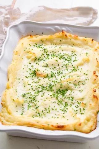 بطاطس مهروسة, Make Ahead Mashed Potatoes, Perfect Mashed Potatoes, Mashed Potato Casserole, Best Mashed Potatoes, Mashed Potatoes Recipe, Thanksgiving Dinner Recipes, Making Mashed Potatoes, Mashed Potato Recipes