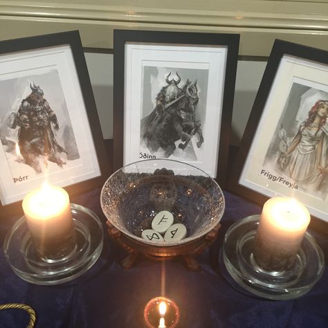 Viking Altar Norse Altar Ideas, Odin Altar Ideas, Asatru Altar, Viking Altar, Norse Pagan Altar, Pagan Altar Ideas, Norse Spirituality, Norse Altar, Sacred Space At Home