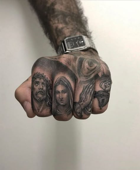 Back Of Neck Tattoo Men, Christus Tattoo, Finger Tattoos For Women, Chucky Tattoo, Arm Tattoos For Guys Forearm, Skull Hand Tattoo, Finger Tattoo For Women, Gangsta Tattoos, Knuckle Tattoos