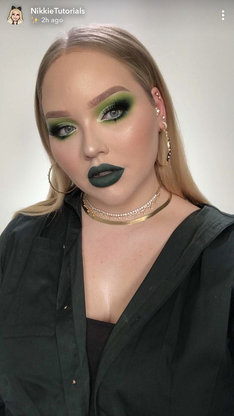 Green Snake Makeup Looks, Elphaba Makeup Subtle, Green And White Makeup Looks, Shrek Inspired Makeup, Green Monochromatic Makeup, Green Lipstick Looks, Loki Makeup, Slytherin Makeup, Shrek Makeup