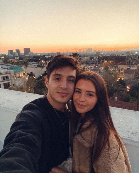 Jess And Gabriel Conte, Jess And Gabe, Jess And Gabriel, Gabriel Conte, Jess Conte, Couple Beach Pictures, Love Selfie, Couple Goals Teenagers, Older Fashion