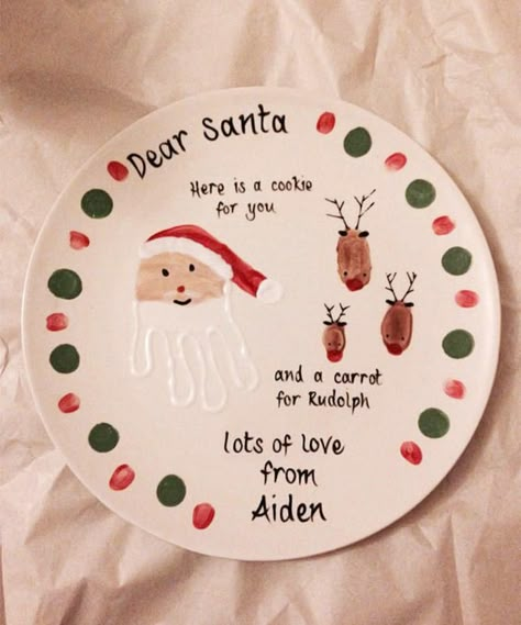 18 Festive Christmas Crafts for Toddlers Diy Christmas Plate, Handprint Reindeer, Easy Christmas Crafts For Toddlers, Craft Frame, Baby Christmas Crafts, Reindeer Craft, Christmas Crafts For Toddlers, Preschool Christmas Crafts, Christmas Crafts For Kids To Make