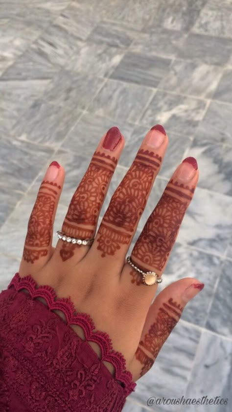 Nails With Mendhi, Henna On Nails Only, Mehendi Nails Art, Henna For Nails, Lebanese Henna Designs, Nail Art With Mehendi, Nail Henna Design, Henna Nails Design, Henna And Nails