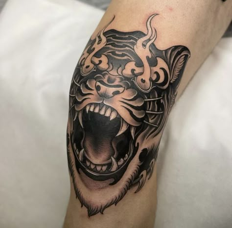 Panther Knee Tattoo, Black Neo Traditional Tattoo, Lion Knee Tattoo, Tiger Knee Tattoo, Knee Cap Tattoo Men, Knees Tattoo, 108 Tattoo, Calf Tattoo Ideas, Crocodile Tattoo